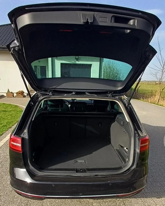 Volkswagen Passat cena 67800 przebieg: 193800, rok produkcji 2017 z Radom małe 67